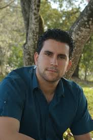 <strong>Cristian Olivares </strong> - Compradora de Facebook